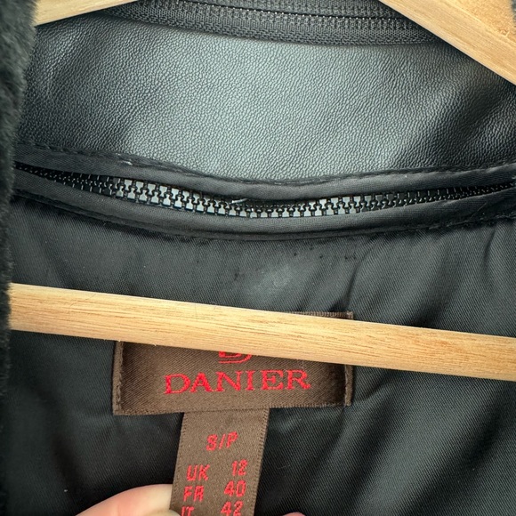 Danier Vintage Womens Leather Jacket. Size small. With removable inner & collar - Picture 3 of 8